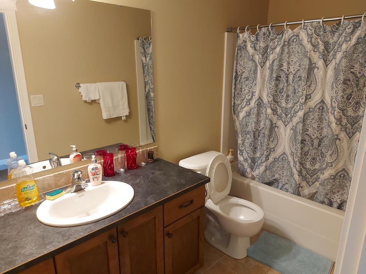 Peaceful And Spacious Lake View West Kelowna Ngoại thất bức ảnh