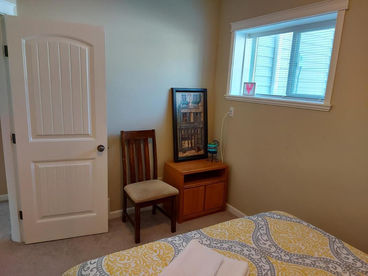 Peaceful And Spacious Lake View West Kelowna Ngoại thất bức ảnh