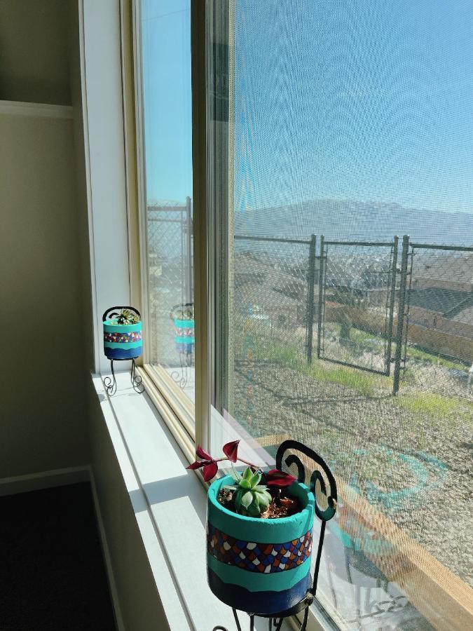 Peaceful And Spacious Lake View West Kelowna Ngoại thất bức ảnh